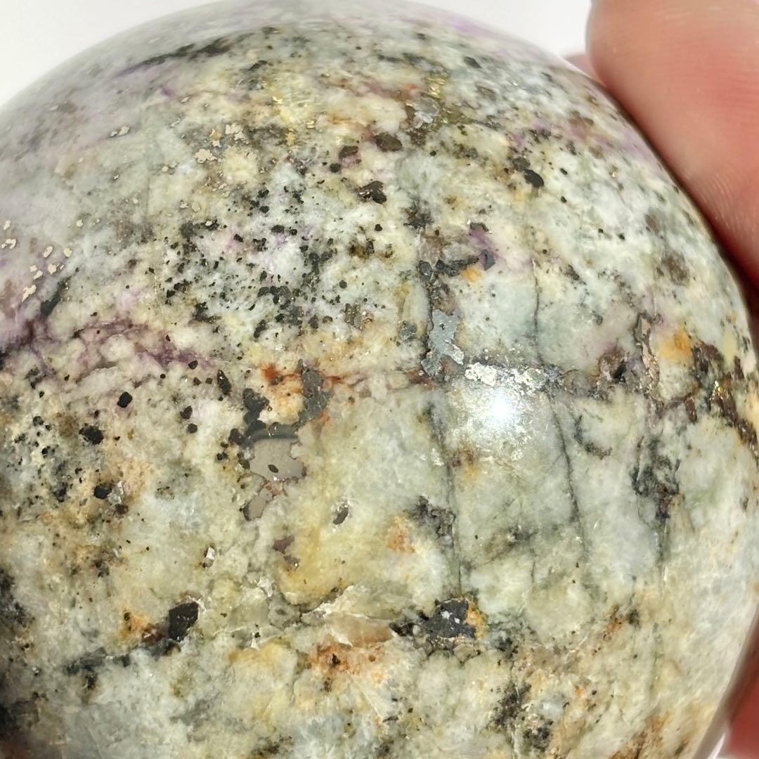 《鉱物標本・レア》ユーパーライト系 点在UV発光 パイライト共生　スフィア　丸玉