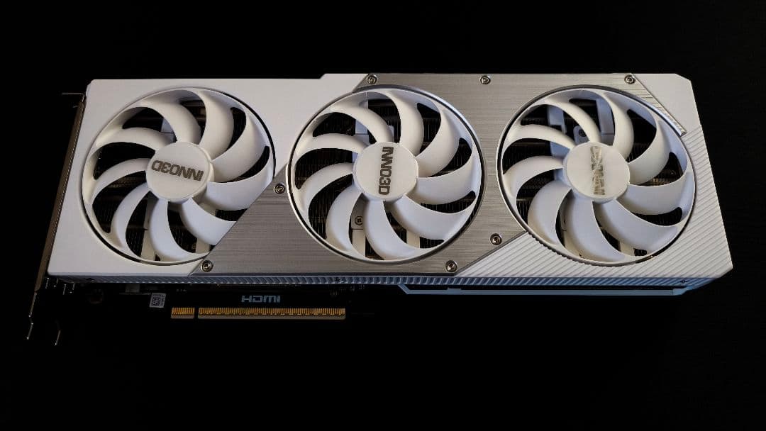 グラフィックボード・グラボ・ビデオカード INNO3D GeForce RTX 5070 Ti X3 OC WHITE