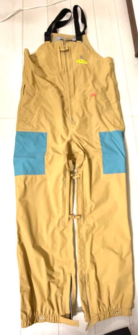 上下セットkm4k PARADISE JACKET BIBPANTSスノーウェア