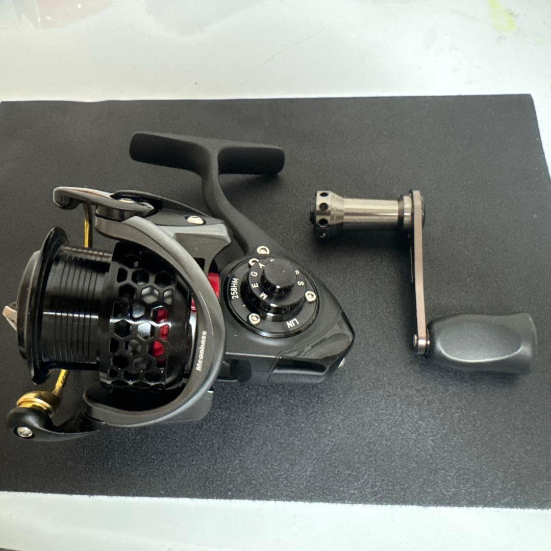 メガバス LIN258HM スピニングリール ブラック