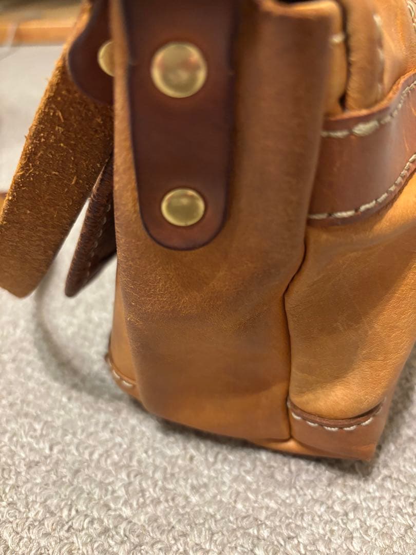 HERZ ヘルツ　メッセンジャーバッグ（ショルダーバッグ）　男女兼用　本革