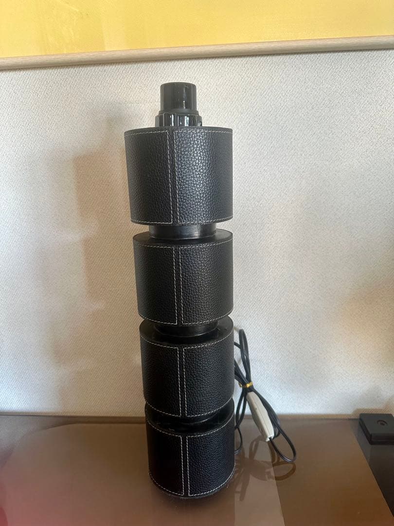 「黒フロアスタンド」牛革に凸凹加工のオシャレ円柱形