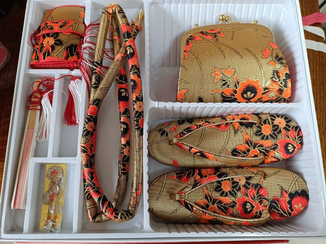 専用です☆☆アンティーク青紫に大きな亀甲模様が美しい着物