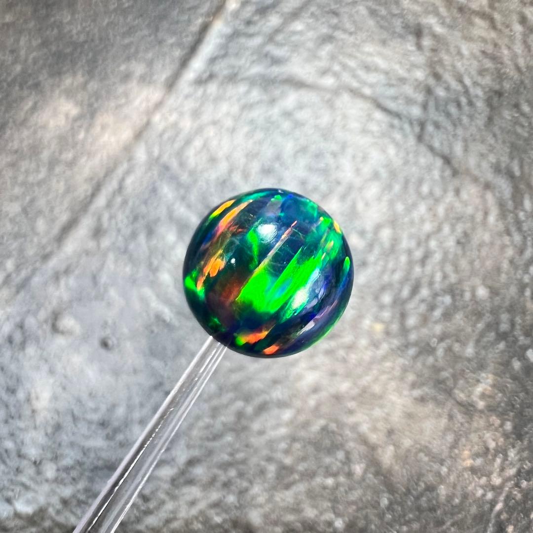 強いファイヤーが輝く！　ブラックオパール　ビーズ　粒売り　1