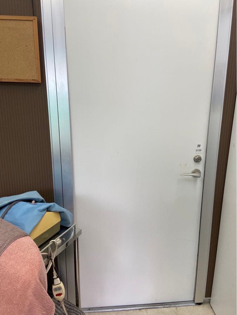 整骨院　業務用パーティション　14枚ドア1枚　(引き取りのみ)