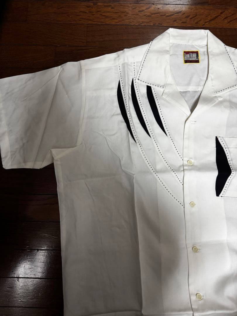 クリームソーダ　Pink Dragon 半袖シャツ ホワイト