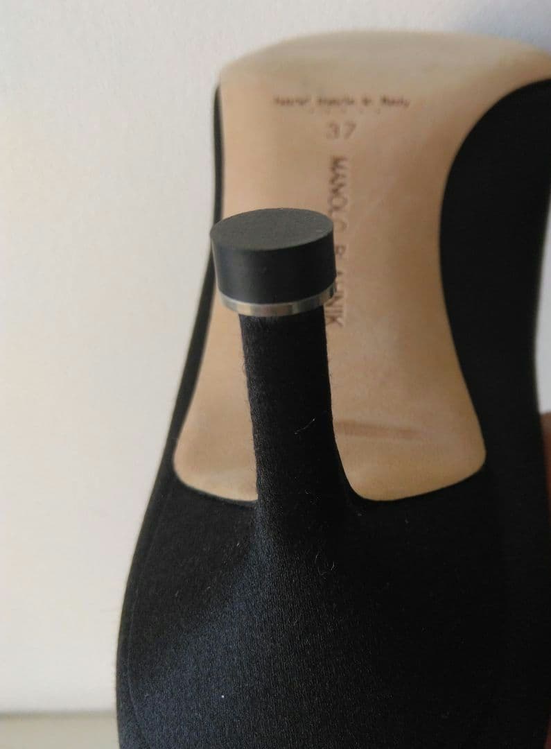 「極美品」MANOLO BLAHNIK マノロブラニク　ハンギシ　サテン　37