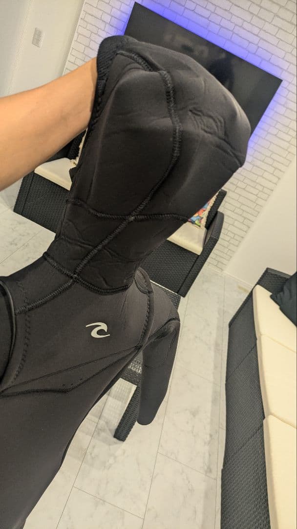 rwaz【Rip curl】ジュニア（キッズ）フード付きセミドライ