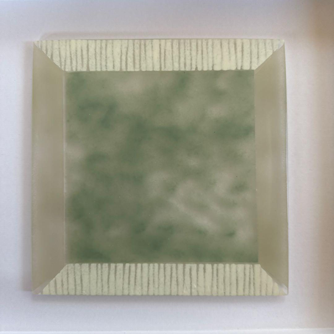 ガラス作家　八木麻子　ガラスプレート　ライトグリーン×ベージュホワイト