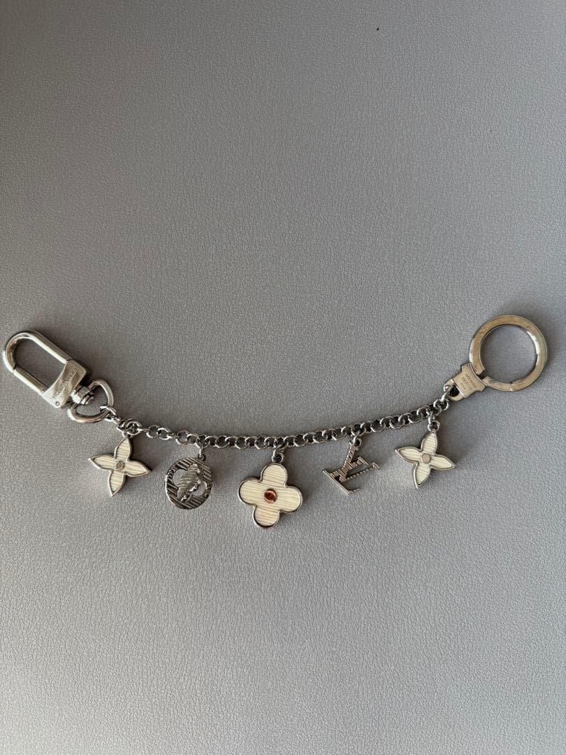 Louis Vuitton ロゴチャーム バッグチャーム キーホルダー シルバー