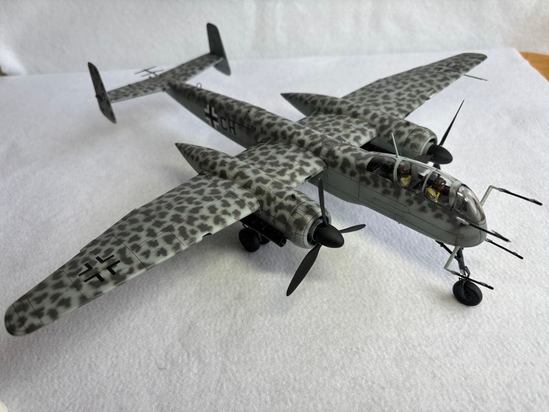 1／48ドイツ空軍ハインケルHe219Aウーフー夜間戦闘機プラモデル完成品