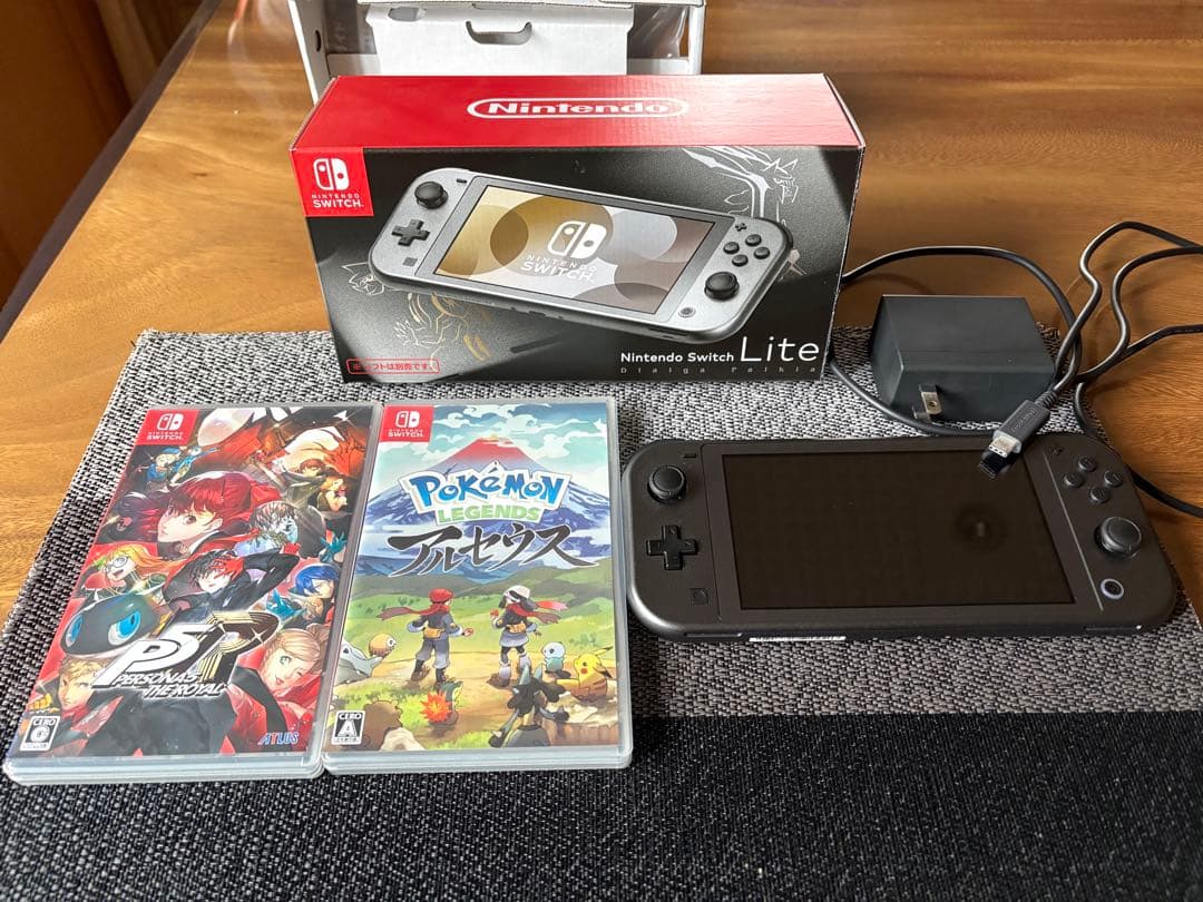 Nintendo Switchライト　ポケモン仕様