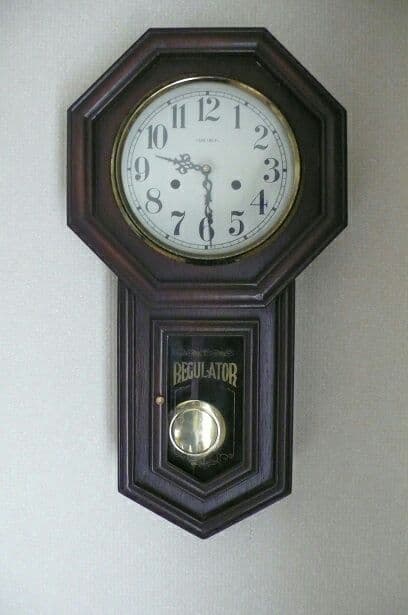 掛時計　不動です