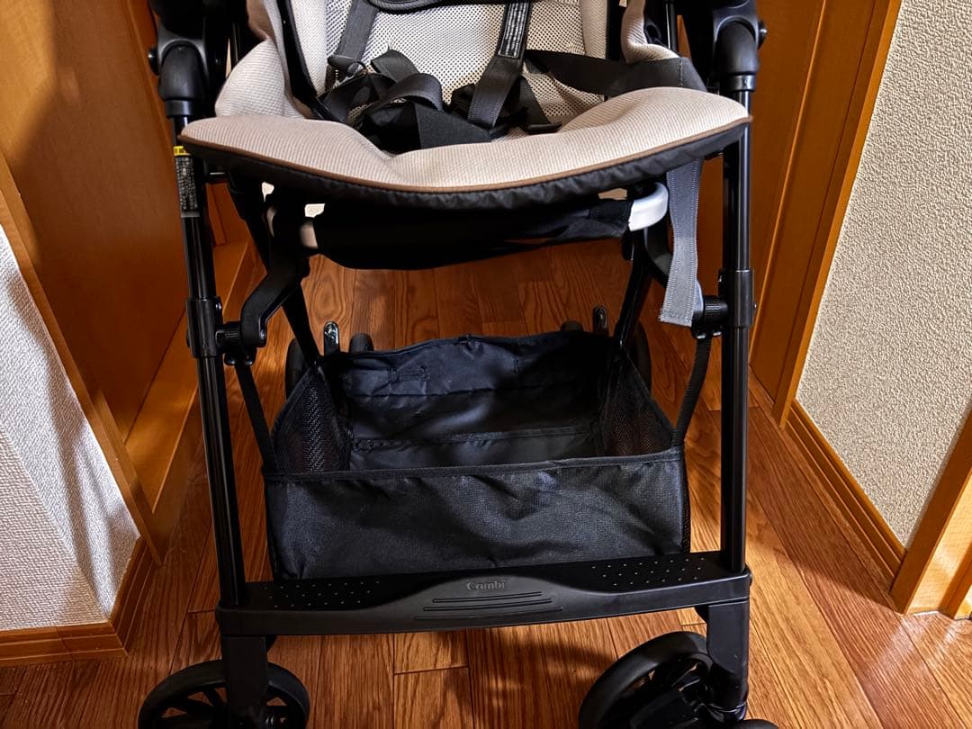 Combi birthdayコラボのベージュベビーカー