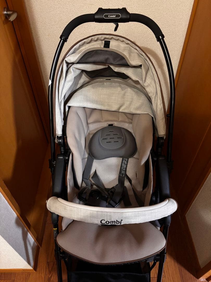 Combi birthdayコラボのベージュベビーカー