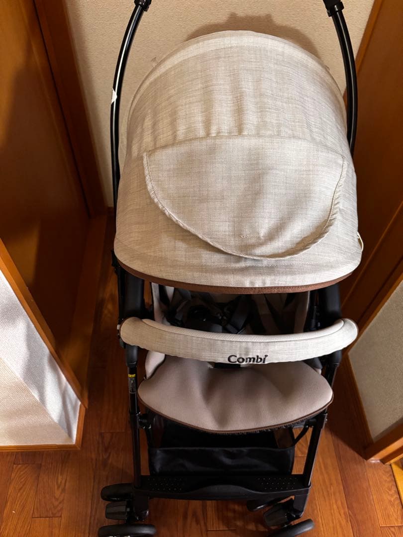 Combi birthdayコラボのベージュベビーカー