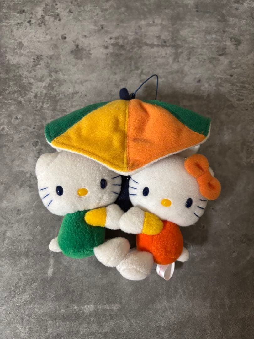 【楽一番公式アカウント03】キティ＆ダニエル 相合傘 ぬいぐるみマスコット