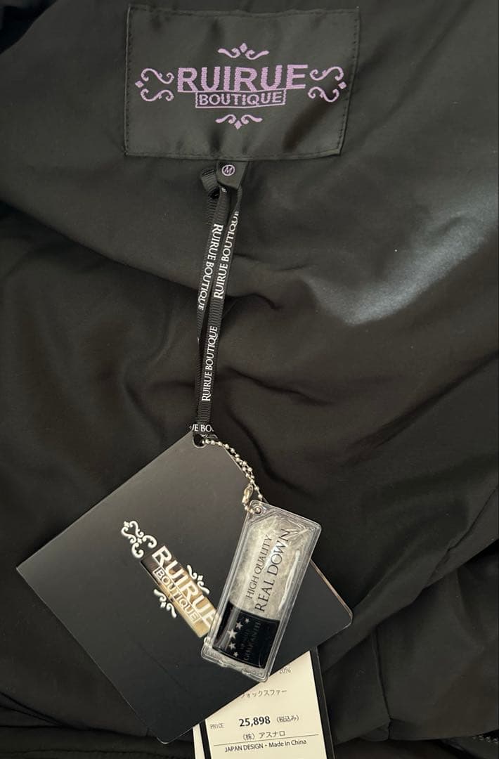 【新品未使用】ファー付きブラックダウンジャケットリボン