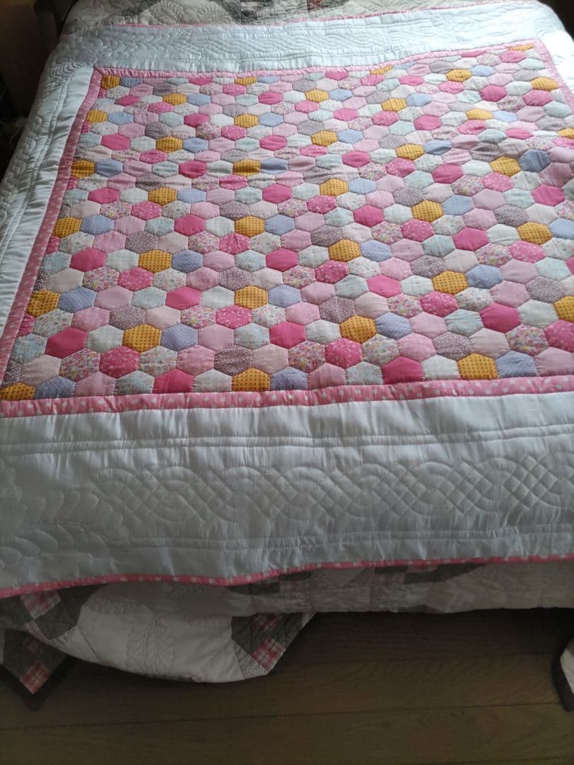 パッチワークキルトタペストリー＆ベッドカバー等に