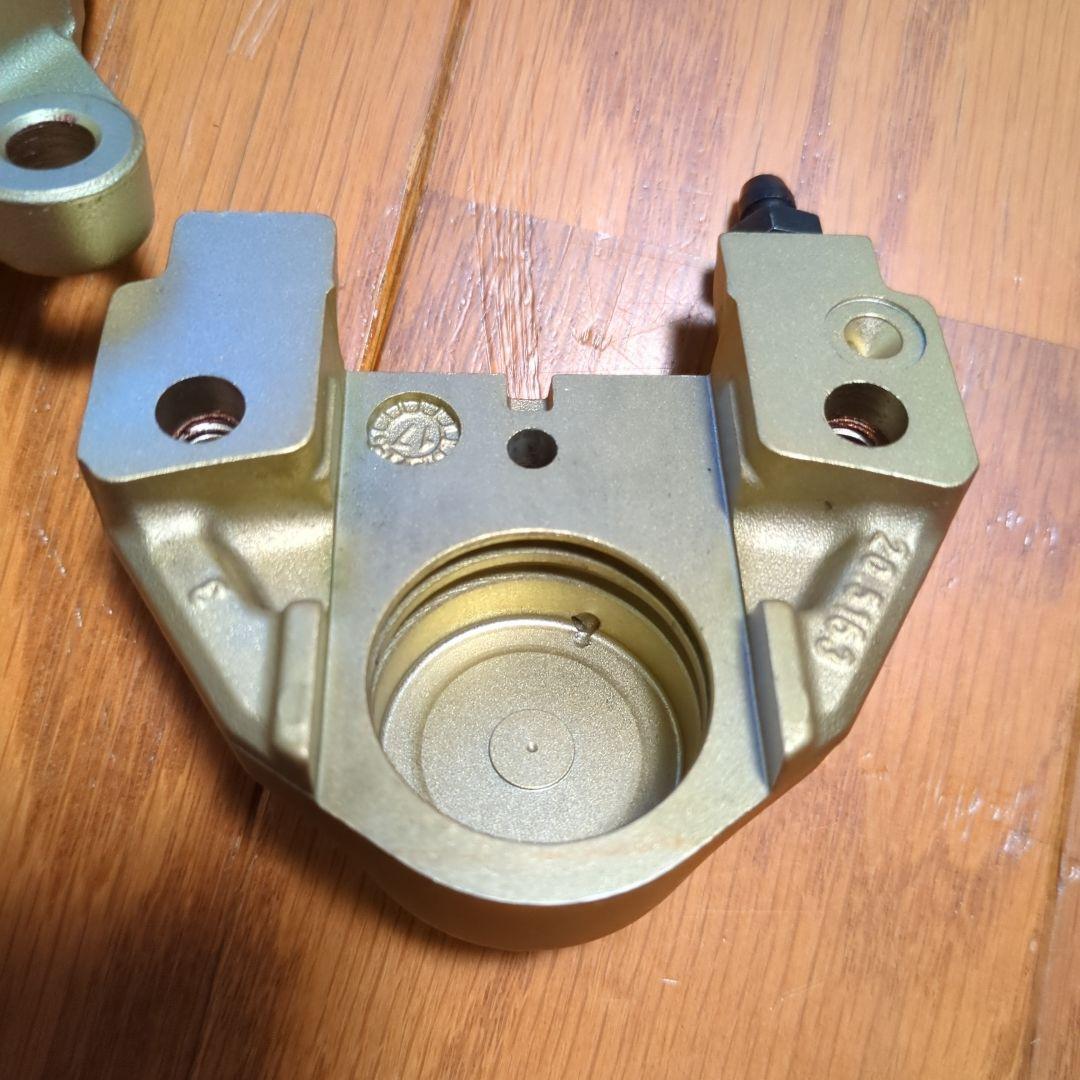 ブレンボ カニキャリパー 32mmピストン