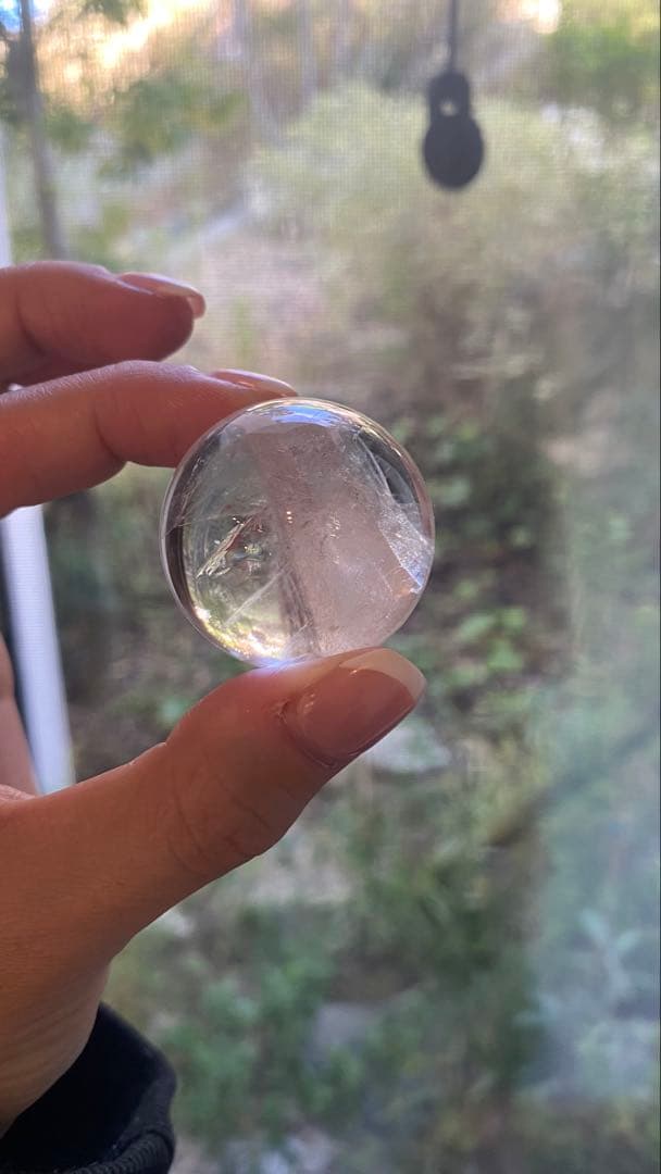 高品質クォーツインクォーツ♡虹入り♡スフィア　約3センチ　台座付き　貫入水晶