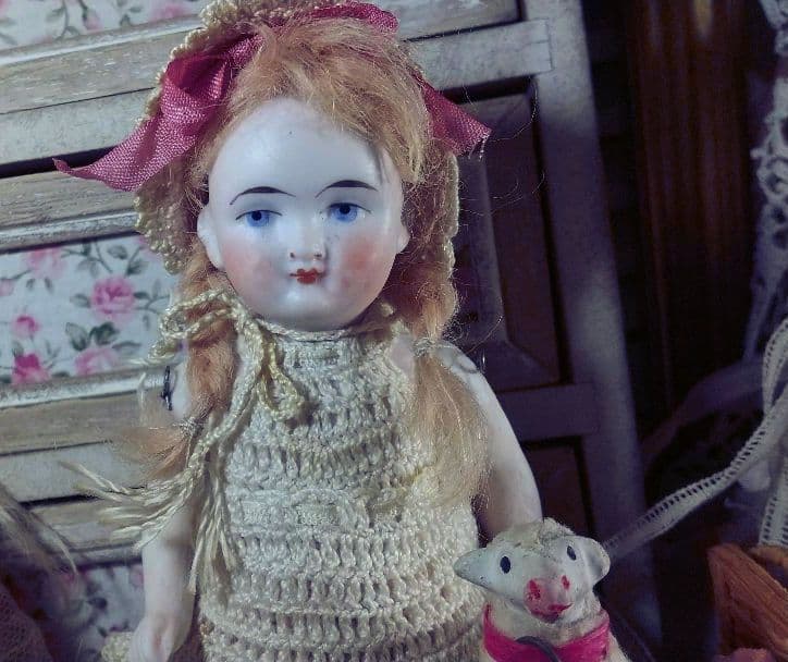 Hertwig❀アンティークビスクドール　おさげの女の子♪小物付