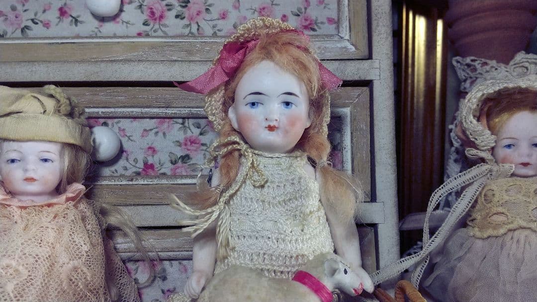 Hertwig❀アンティークビスクドール　おさげの女の子♪小物付