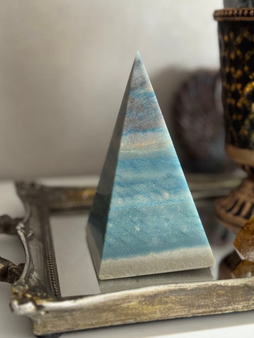 トロレアイト ピラミッド型 ブラジル産 【グラデーションキラキラブルー 】