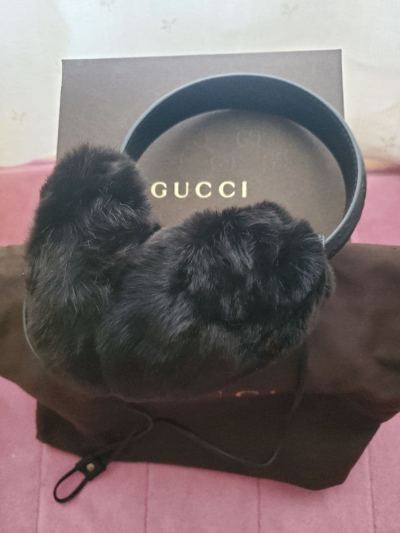 閲覧ありがとうございます！ GUCCI ブラックファーイヤーマフ