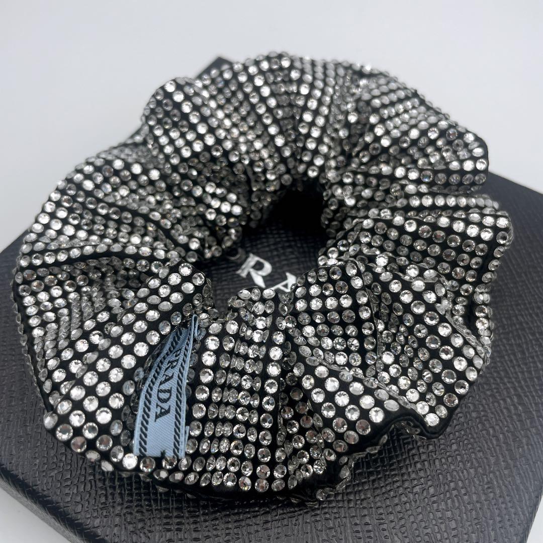 【未使用級】　PRADA　プラダ　シュシュ　ラインストーン　三角ロゴ　ヘアアクセ