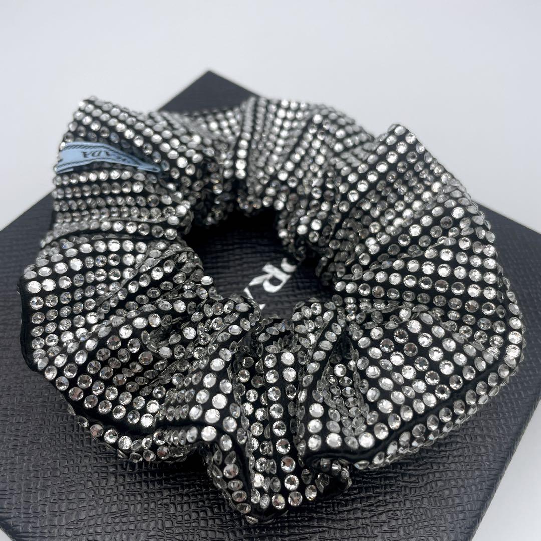 【未使用級】　PRADA　プラダ　シュシュ　ラインストーン　三角ロゴ　ヘアアクセ