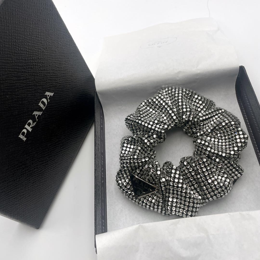 【未使用級】　PRADA　プラダ　シュシュ　ラインストーン　三角ロゴ　ヘアアクセ