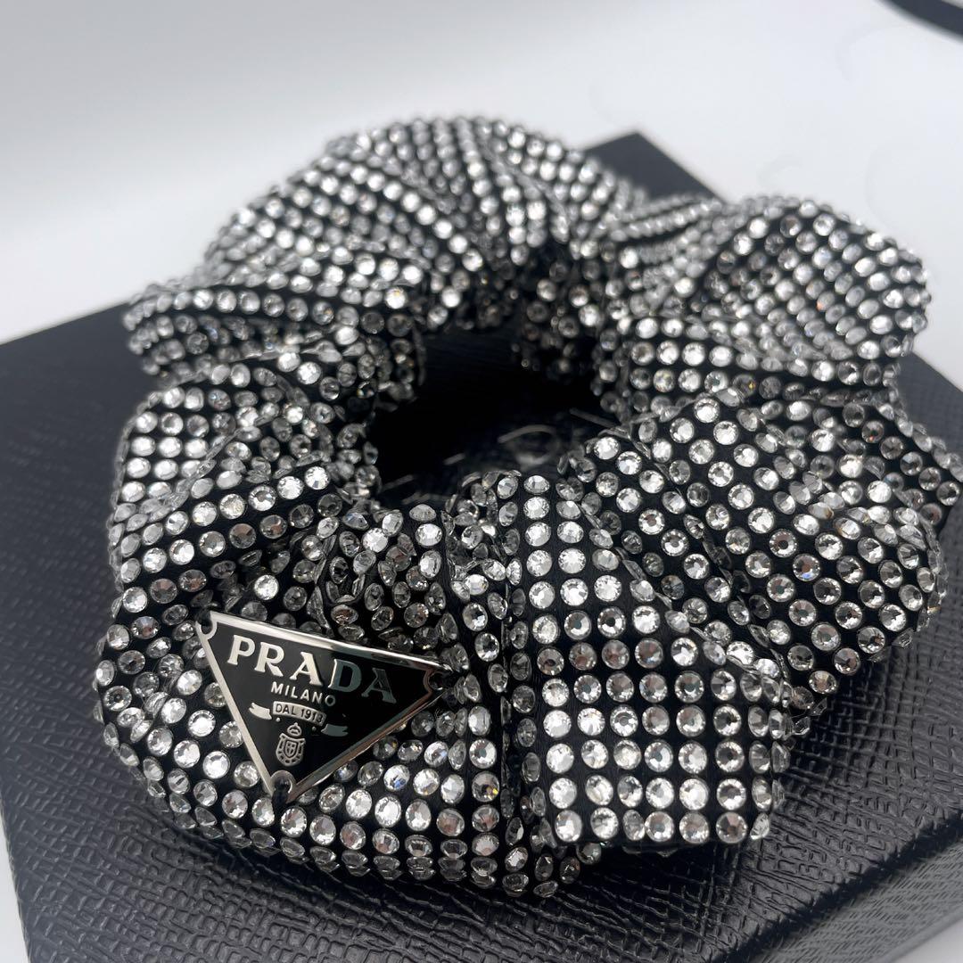 【未使用級】　PRADA　プラダ　シュシュ　ラインストーン　三角ロゴ　ヘアアクセ