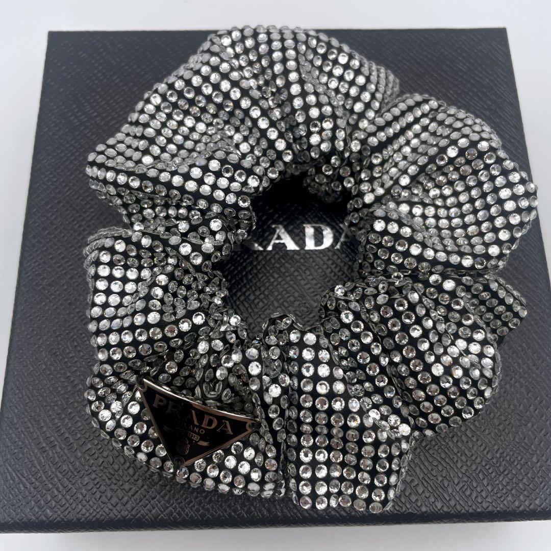 【未使用級】　PRADA　プラダ　シュシュ　ラインストーン　三角ロゴ　ヘアアクセ
