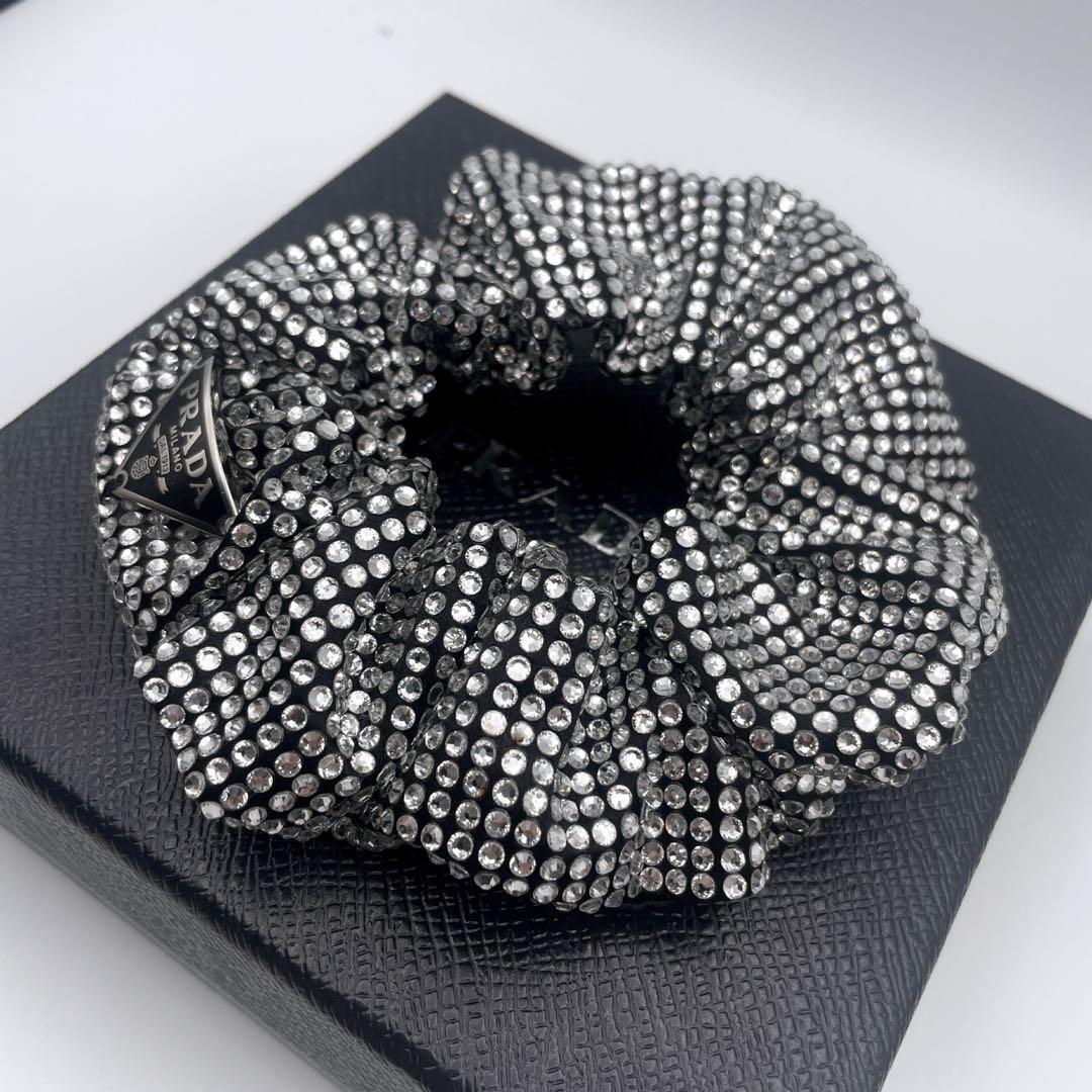 【未使用級】　PRADA　プラダ　シュシュ　ラインストーン　三角ロゴ　ヘアアクセ