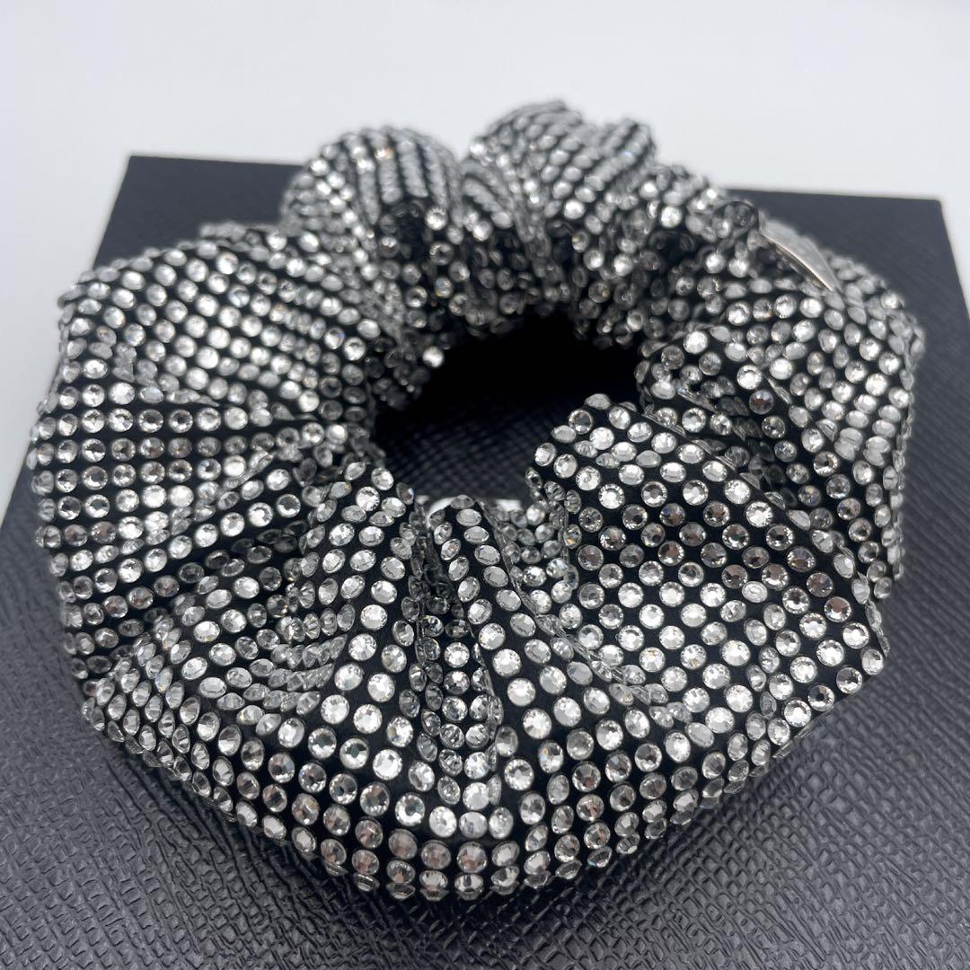 【未使用級】　PRADA　プラダ　シュシュ　ラインストーン　三角ロゴ　ヘアアクセ