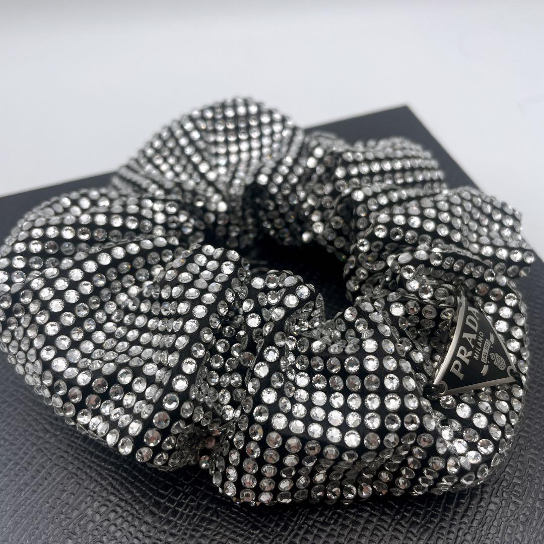 【未使用級】　PRADA　プラダ　シュシュ　ラインストーン　三角ロゴ　ヘアアクセ