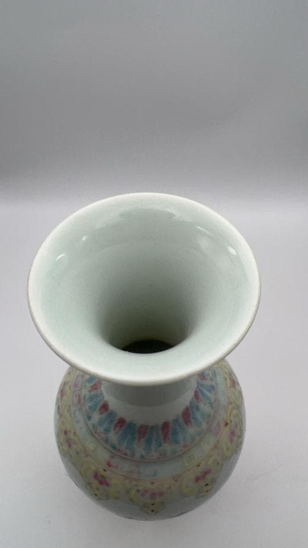 清乾隆時代 【大清乾隆年製】在銘 粉彩吉祥龍鳳文橄欖瓶 景徳鎮(Y-3）