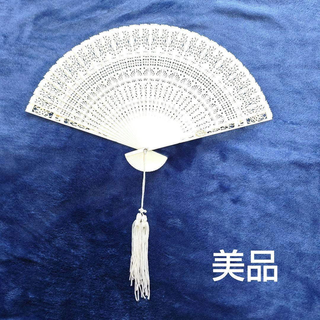 透かし彫り扇子