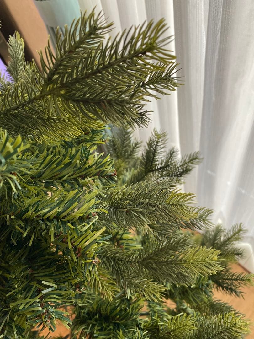 青と銀のクリスマスツリー 本物のモミの木に近い質感　沢山の装飾にサンタ帽付き