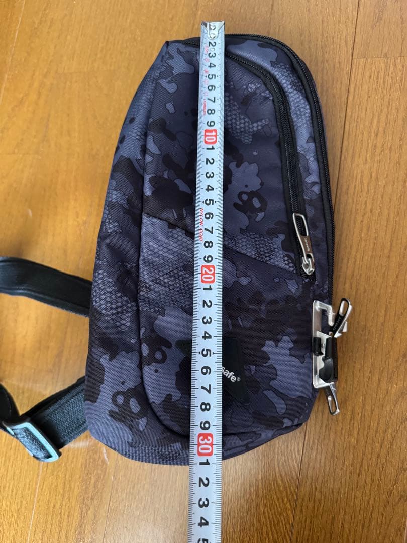 pacsafe VIBE150ダークカモフラージュ ボディバッグ未使用