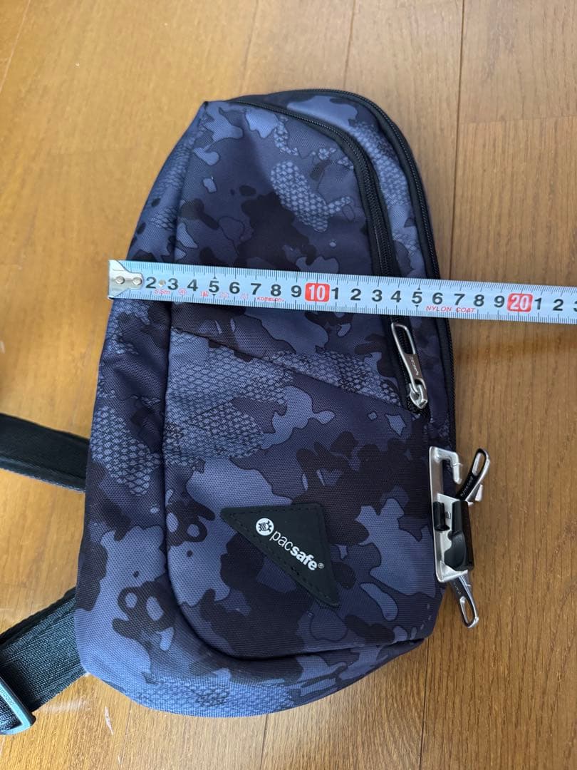 pacsafe VIBE150ダークカモフラージュ ボディバッグ未使用
