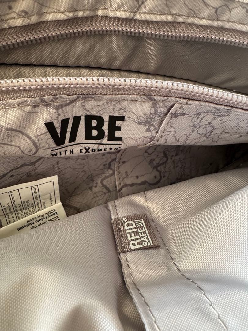 pacsafe VIBE150ダークカモフラージュ ボディバッグ未使用