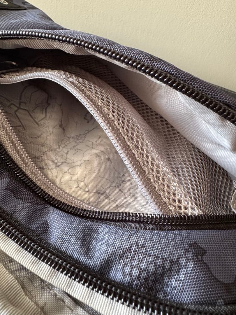 pacsafe VIBE150ダークカモフラージュ ボディバッグ未使用