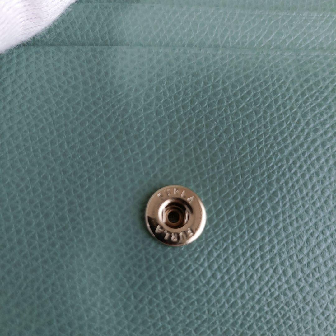 未使用品　フルラ カメリア コンパクト二つ折り財布　レザー　ターコイズ色