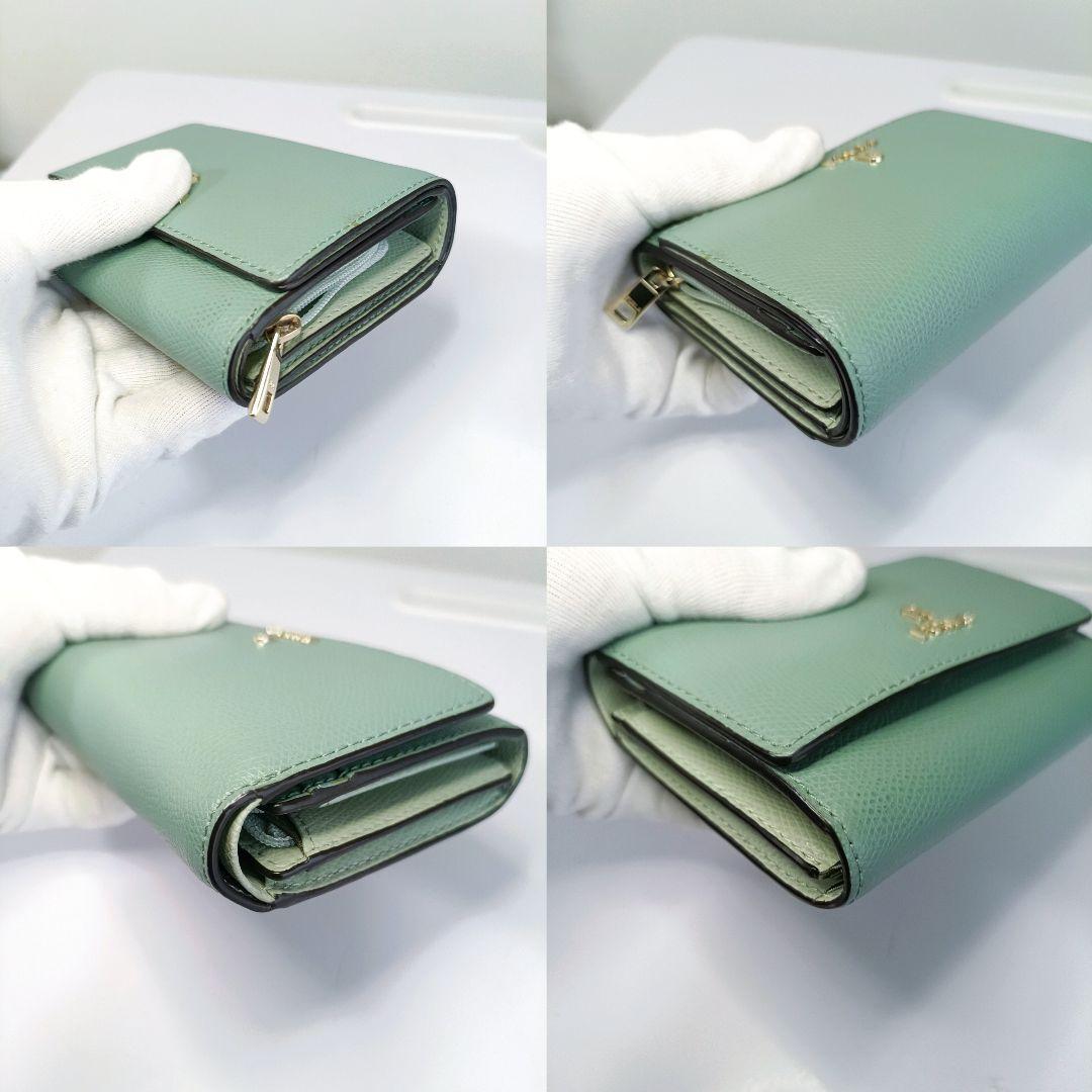 未使用品　フルラ カメリア コンパクト二つ折り財布　レザー　ターコイズ色