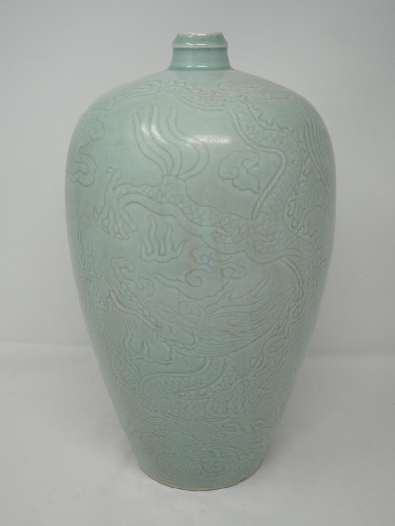 梅瓶　中国　竜文　大元大徳元年製　星帝萬歳萬歳萬萬歳　色は薄い緑です　-SO