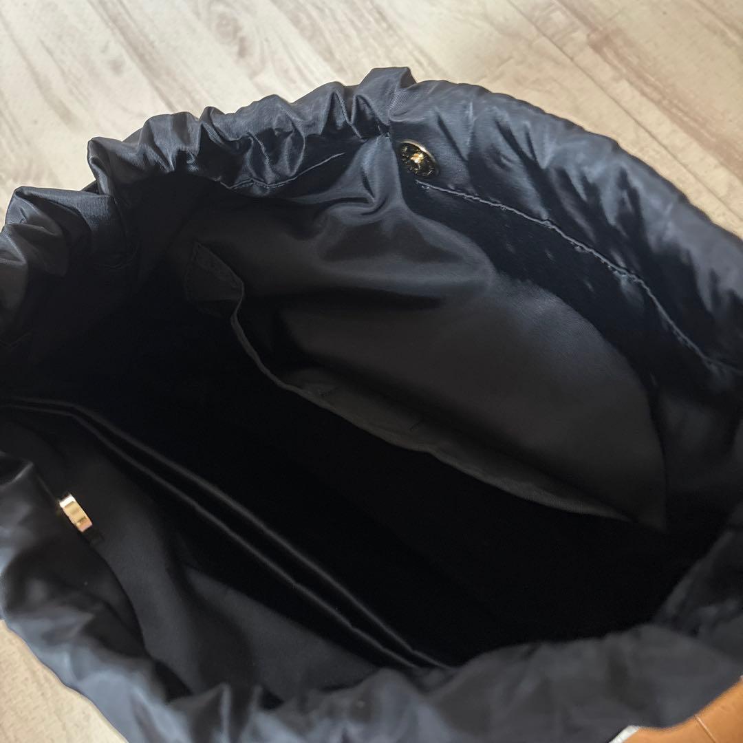 ヴィオラドーロ　ブラックナイロンリュック