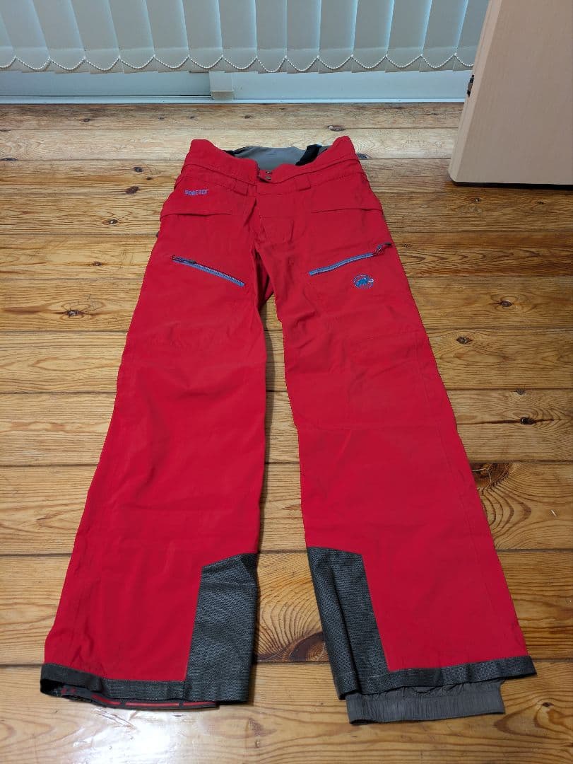 MAMMUT　レッド スノーボードパンツ 防水素材