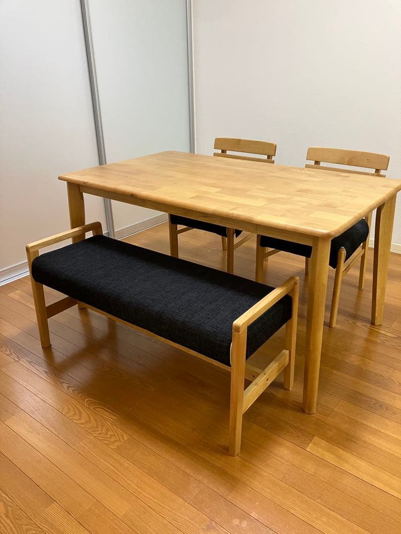 期間限定値下げ　食卓テーブル 天然木　1300 × 800 × 700